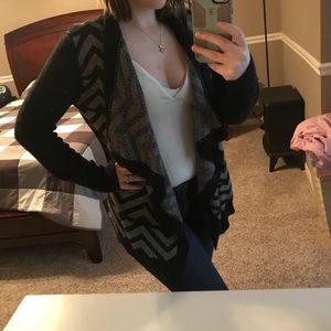 Black/Gray Chevron Patterned Shawl/Cardigan